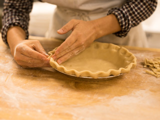 shaping pie crust