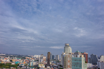 Fototapeta na wymiar city buildings with blue sky