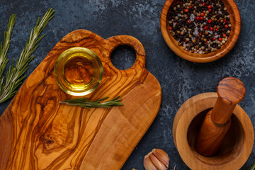 Cutting board and spice for cooking.