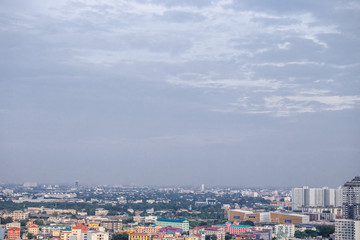 Obraz premium Sky view of city buildings with blue sky at Bangkok Thailand 