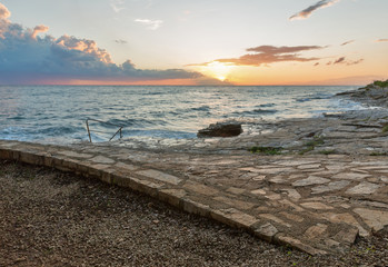 Obraz premium rocky beach sunset on the coast of Adriatic Sea, Croatia