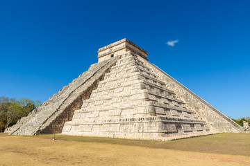 Fototapeta na wymiar Chichen Itza - El Castillo Pyramid - Ancient Maya Temple Ruins in Yucatan, Mexico