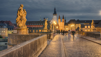 Fototapeta premium Würzburg alte Mainbrücke Nacht