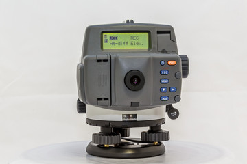 Электрический нивелир в геодезии