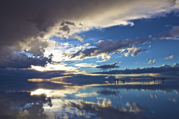 Fototapeta premium 【ボリビア】ウユニ塩湖の夕焼け