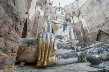 Big stone Buddha statue With hands and a big head.