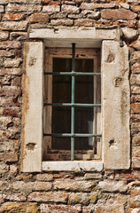 Fototapeta na wymiar window of the old Italian house in Venice