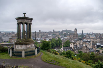 Fototapeta na wymiar View of the historic center of Edinburgh in Scotland
