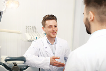 Obraz premium Two doctors meeting