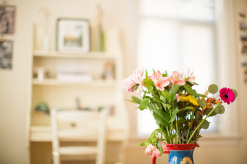 Obraz na płótnie Canvas Interior house floral arrangement decoration