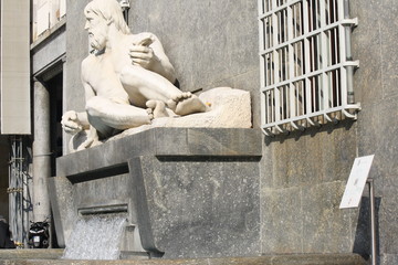 Torino, statua del fiume Po