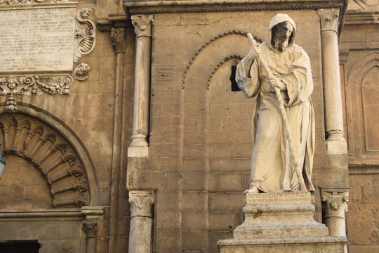 file:Italy, palermo. Statue outside the cathedral. Santa Vergine Maria Assunta cathedral