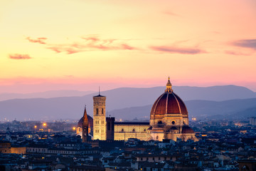 Fototapeta na wymiar Sunset in Florence with a view of the Cathedral and the tuscan hills
