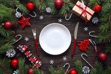 Festive table setting with cutlery and Christmas decorations on wooden table. Top view. - obrazy, fototapety, plakaty