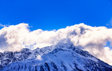 Fototapeta premium Zimowy krajobraz z widokiem na Zugspitze