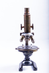 Historisches Mikroskop in verschiedenen Ansichten