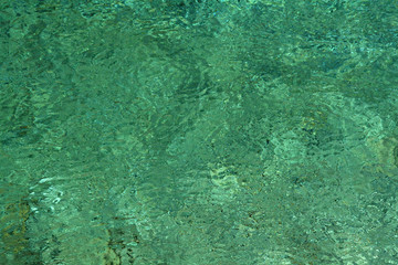 Klares, grünes Wasser