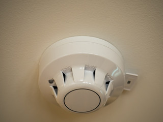 Smoke detector ceiling mounted white