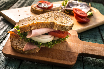 club sandwich on green wood

