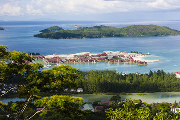 Blick auf  die Inseln St Anne, Ile au Cerf, Ile Moyenne, Ile Ronde und Ile Longue, Insel Mahe, Seychellen, indischer Ozean, Afrika