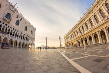 Fototapeta na wymiar Piazzetta San Marco, Venedig, Italien
