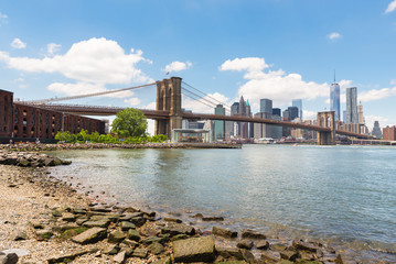 Brooklyn Bridge view and Manhattan skyline