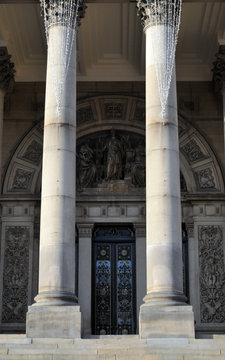 entrance door and columns of leeds town hall in yorkshire