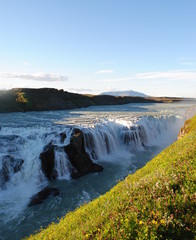 Chute d'eau de Gullfoss en Islande, site touristique