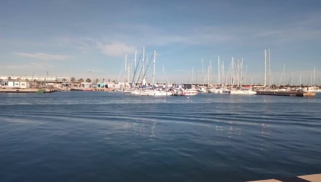 Time lapse Barco entrando en puerto de Valencia, España
