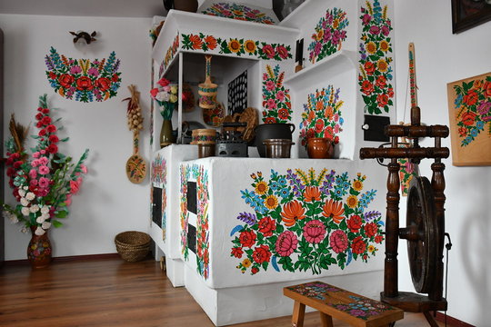 ポーランド ザリピエ村 フラワーペイント 可愛い村 花柄 花の教会 ヨーロッパの美しい村 poland zalipie village flower paint small 
