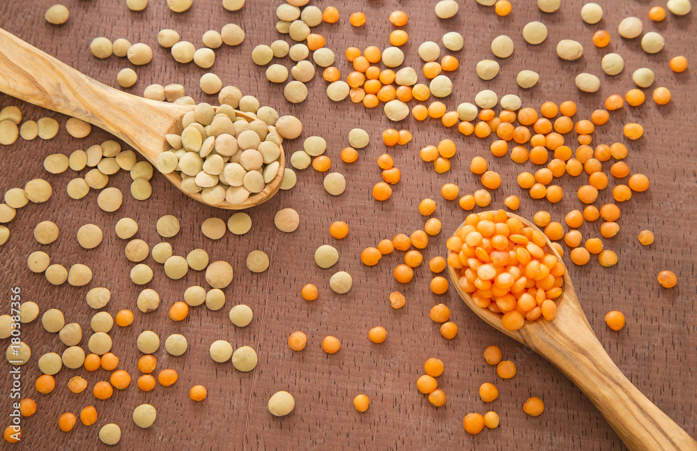 Wall mural Two types of lentils - Lens culinaris