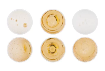 Papier Peint photo autocollant Alcool Verre à champagne jaune avec vue de dessus de bulles