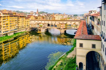 Photo sur Plexiglas Ponte Vecchio Le Ponte Vecchio sur le fleuve Arno sur la ville de Florence