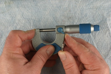 Zeroing imperial vernier micrometer, blue shoptowel