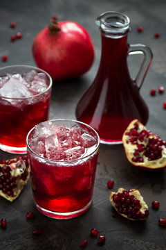 Pomegranate juice with ice and fruit slices.