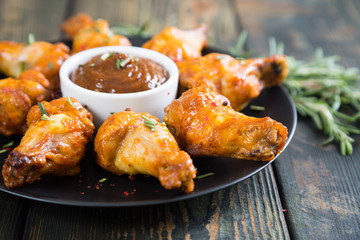 Fried chicken wings with spicy sauce