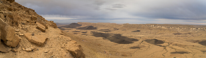 Fototapeta na wymiar Desert panorama in Israel Ramon crater