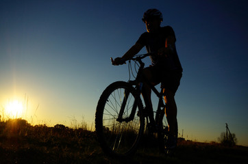 Obraz premium Male cyclist driving outdoors