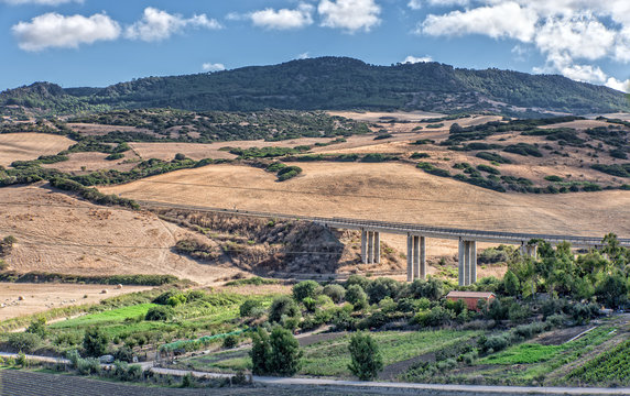 Brücke  Sardinien Feld Gebirge  Architektur