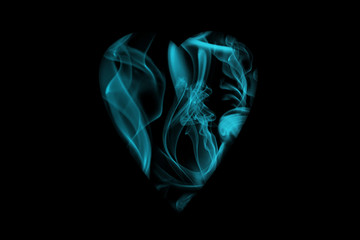 Fototapeta na wymiar Corazón de humo azul.