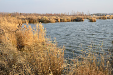 Озеро Yaoquan в национальном геоарке в Удалянчи на севере...