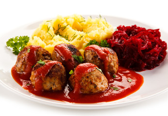 Roasted meatballs, mashed potatoes and vegetables