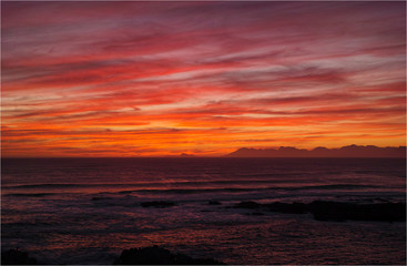 Fototapeta na wymiar アフリカ大陸最南端の地、アグラス岬の夕暮れ-1