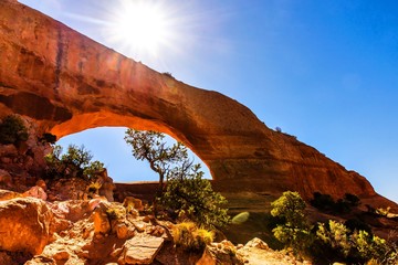 Wilson Arch Utah im Gegenlicht