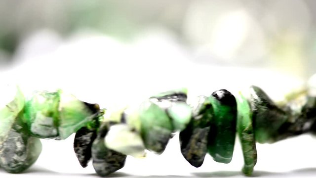 Smaragd Armkette auf Drehteller