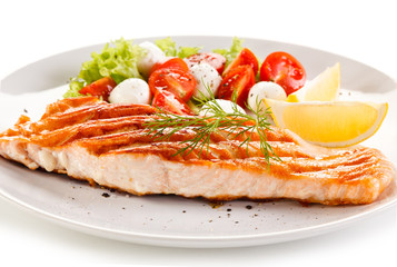 Grilled salmon with vegetables