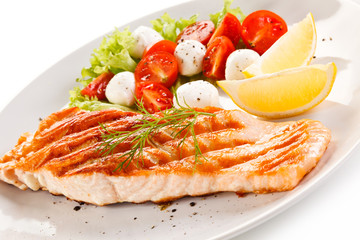 Grilled salmon with vegetables