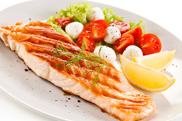 Grilled salmon with vegetables
