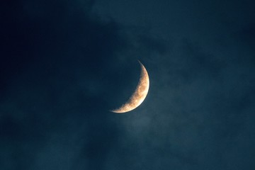 Obraz na płótnie Canvas Mond und Wolken