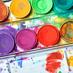 bright round colors for watercolor painting in messy box